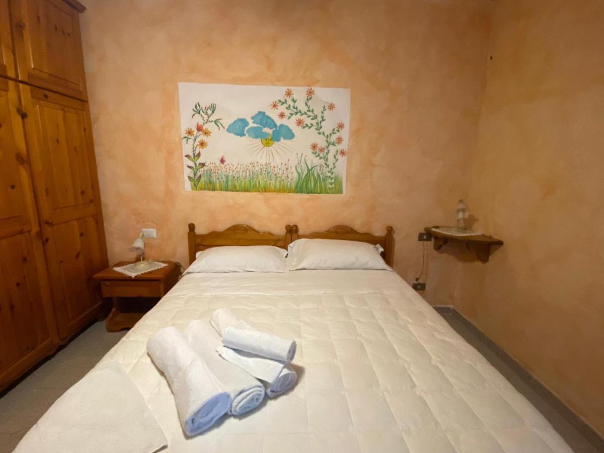 Bed And Breakfast Li Paduli Alvi Cannigione Exteriör bild